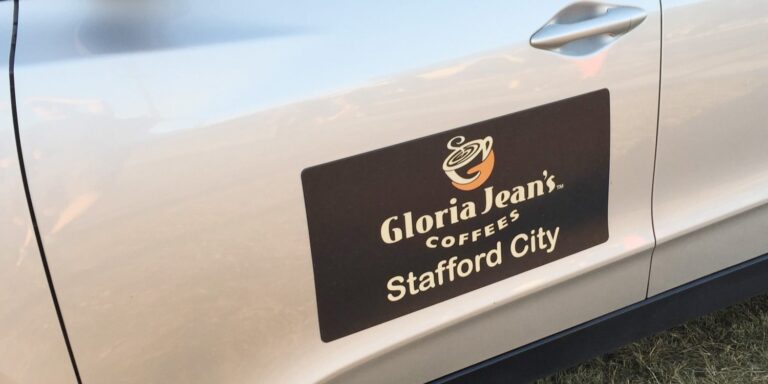 signarama-usa-gloria-jeans-magnet-banner-679d008f8d48e